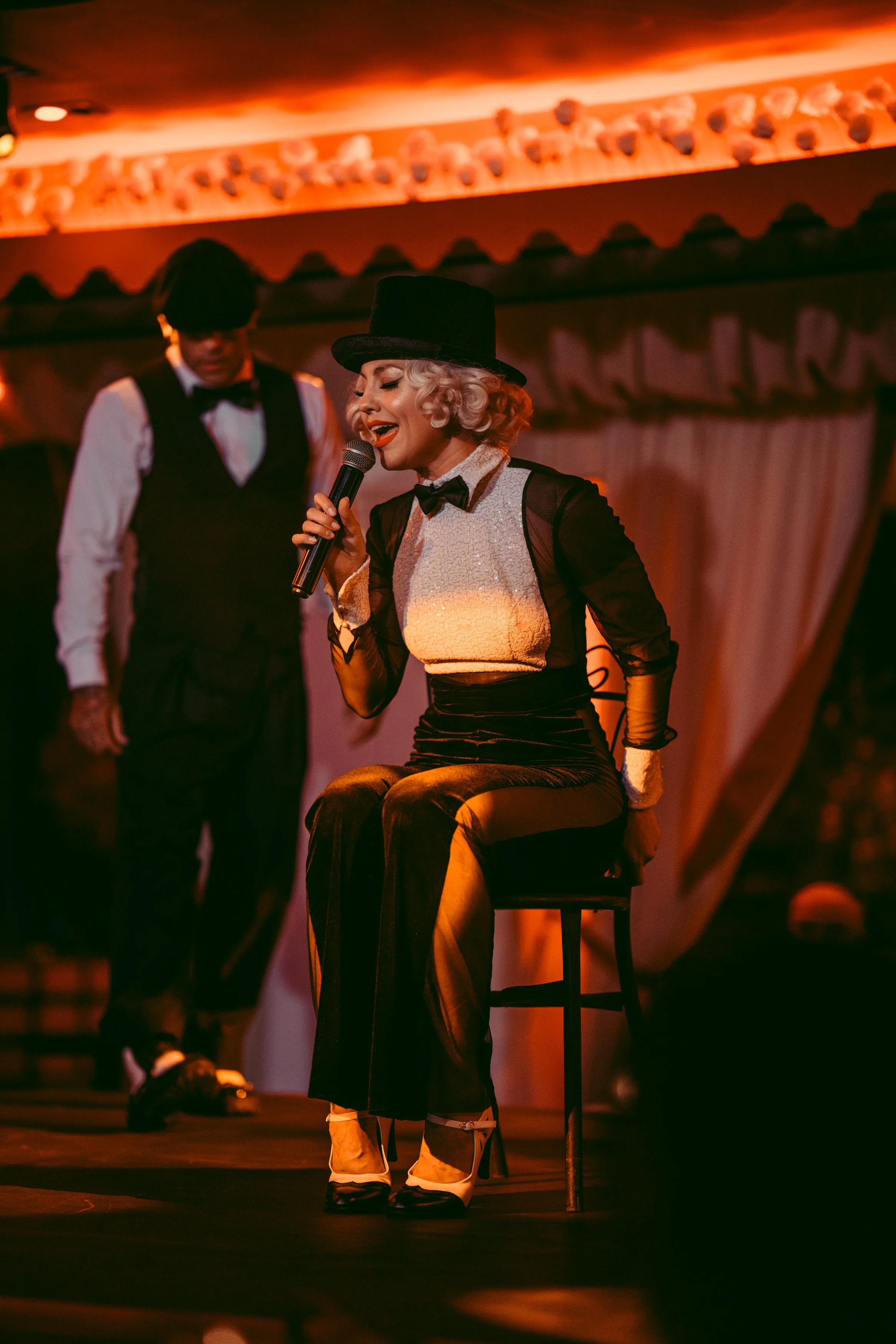 Show live chanteuse danseur scène Agadir